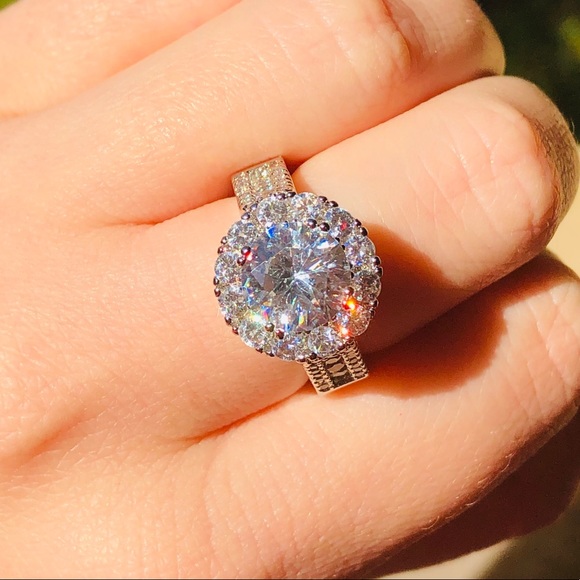 NWOT sparkly flower silver ring - Picture 4 of 6